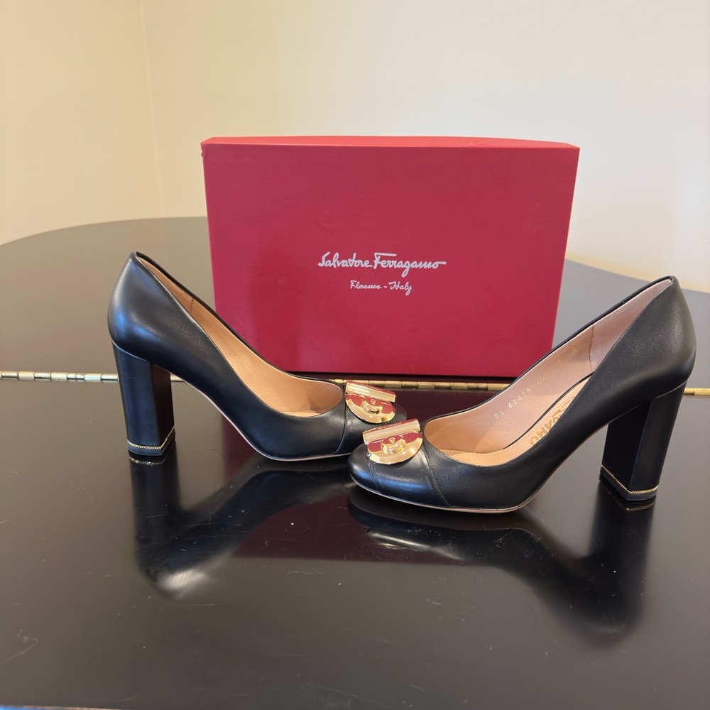 Salvatore Ferragamo NWT Luxury Classic Chic RARE Authentic Fiamma Black Pumps - Picture 8 of 17